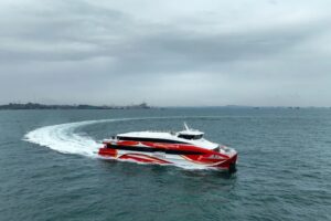 Kapal cepat KM Express Cantika 08